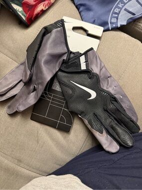 Mens Size XL- Nike Vapor Jet Football Gloves Black.